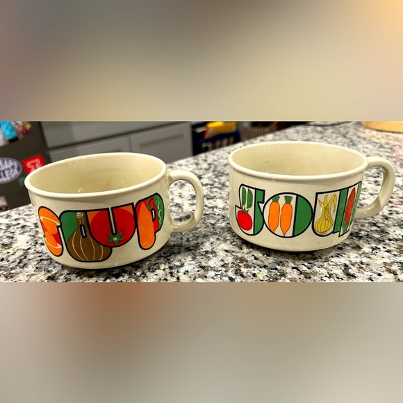 Other - Vintage 1970s/1980s Set of 2 Soup Mugs Retro Vegetable Design EUC! 🥦🥕🍅🍆